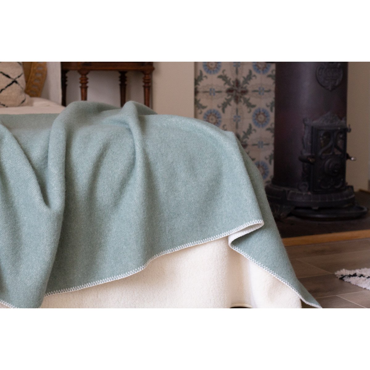 New Zealand Wool Bed Blanket – Cool Mint