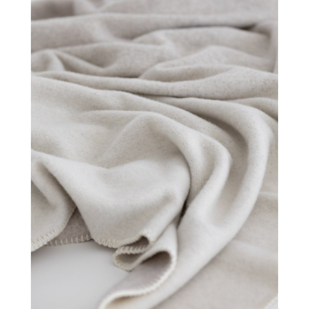 Merino & Cashmere Bed Blanket – Ivory Dune