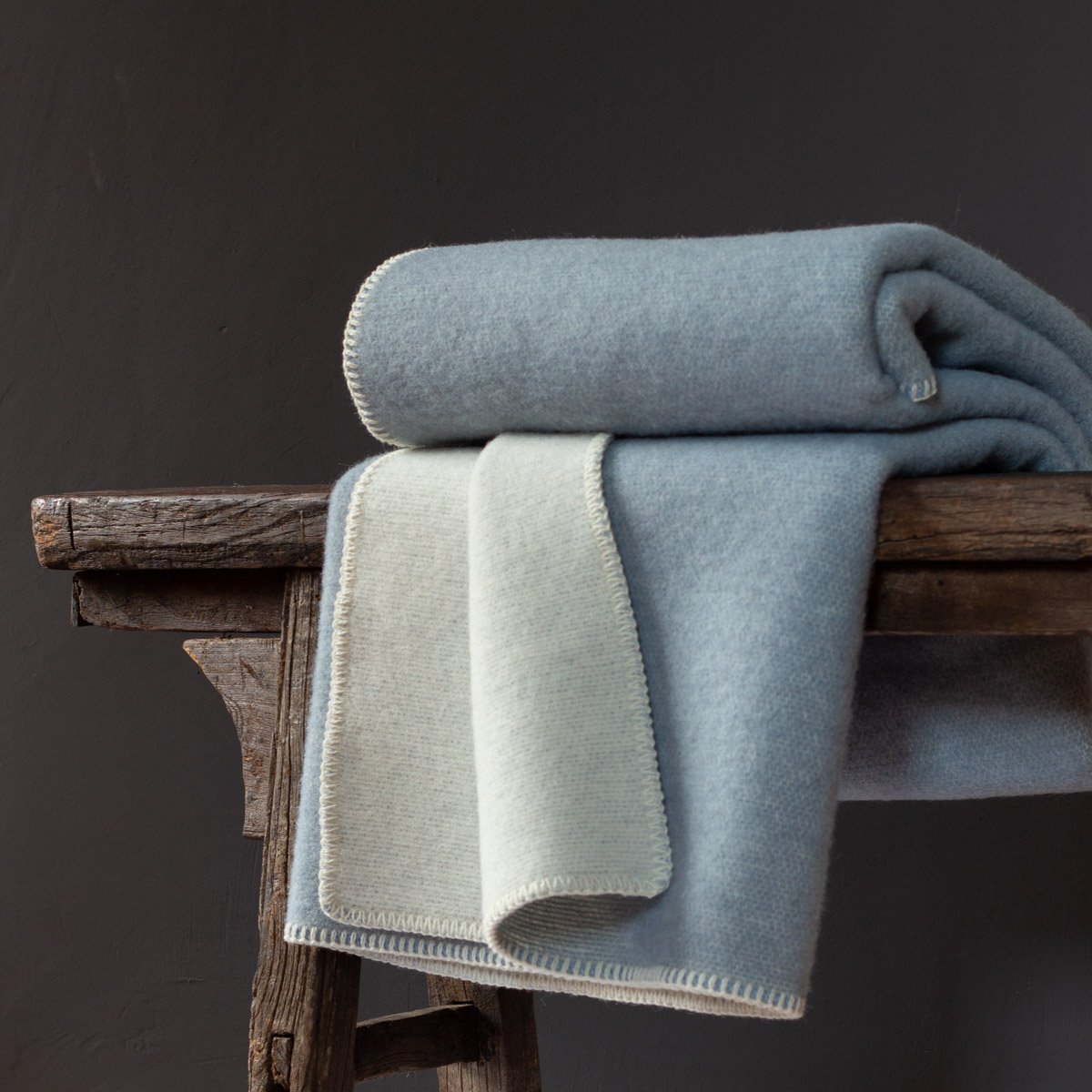 Wool Bed Runner – Blue Fog, 130 × 250 cm