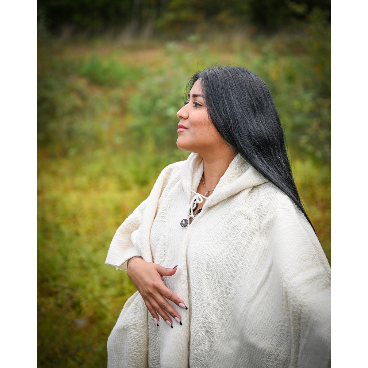 Elena Hooded Alpaca Poncho – White