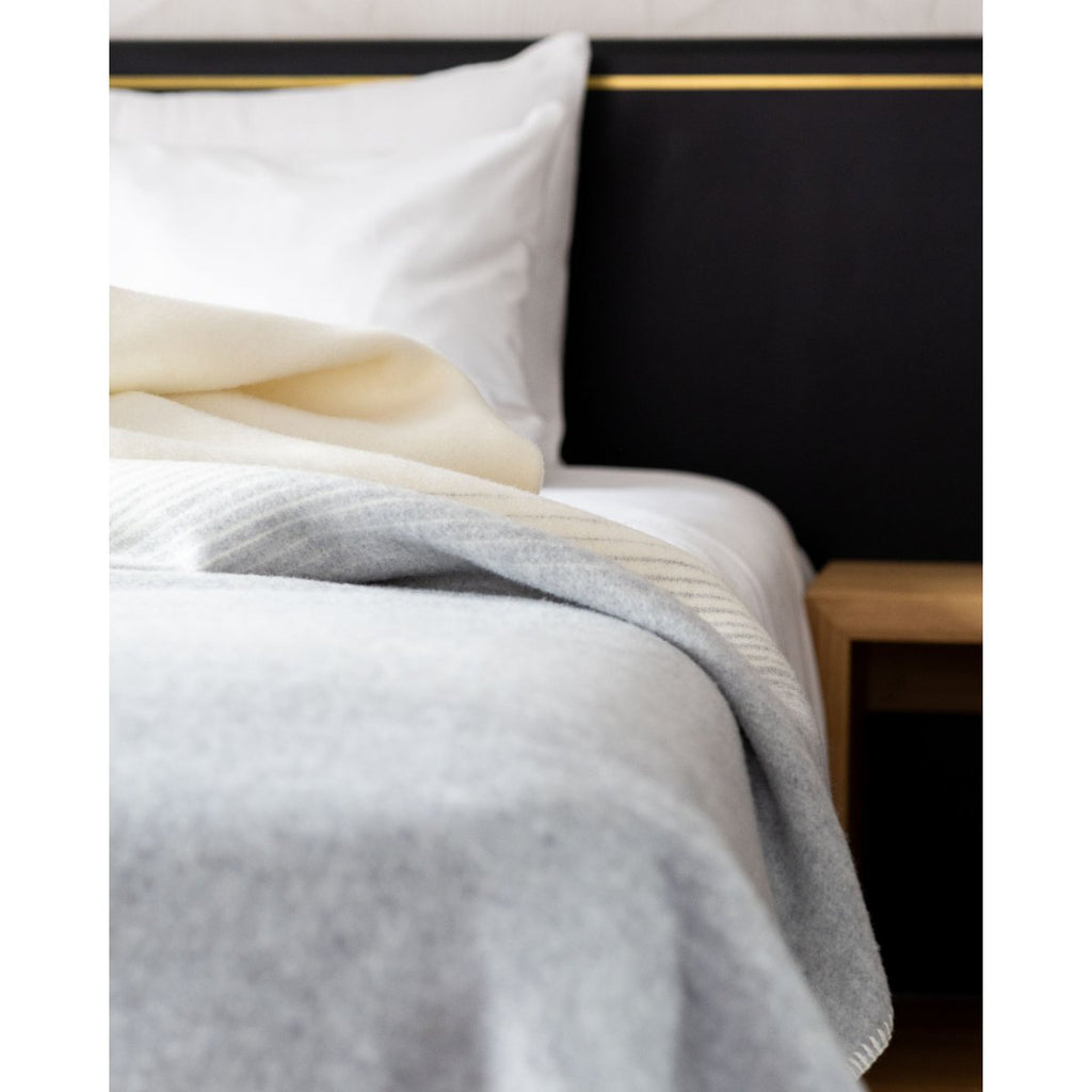 Merino & Cashmere Bed Blanket – Silver Cloud
