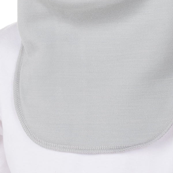 Close-up of the soft merino neck – grey