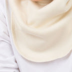 Close-up of the soft merino neck – white